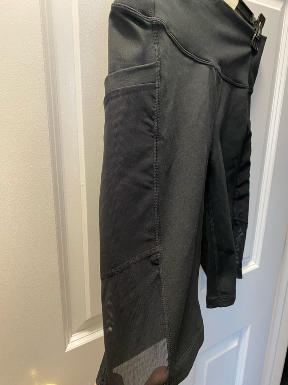 NWT Fabletics Medium Mila PowerHold high waisted Pocket Short 8” Black athletic - Picture 3 of 4